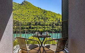 Seafront Villa Andrijana - Happy Rentals